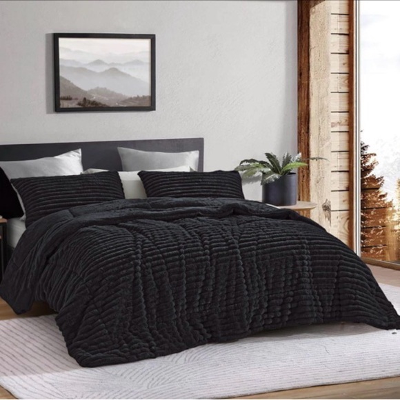 Luxurious Tan Quilted Bedding Set - Picture 6 of 6